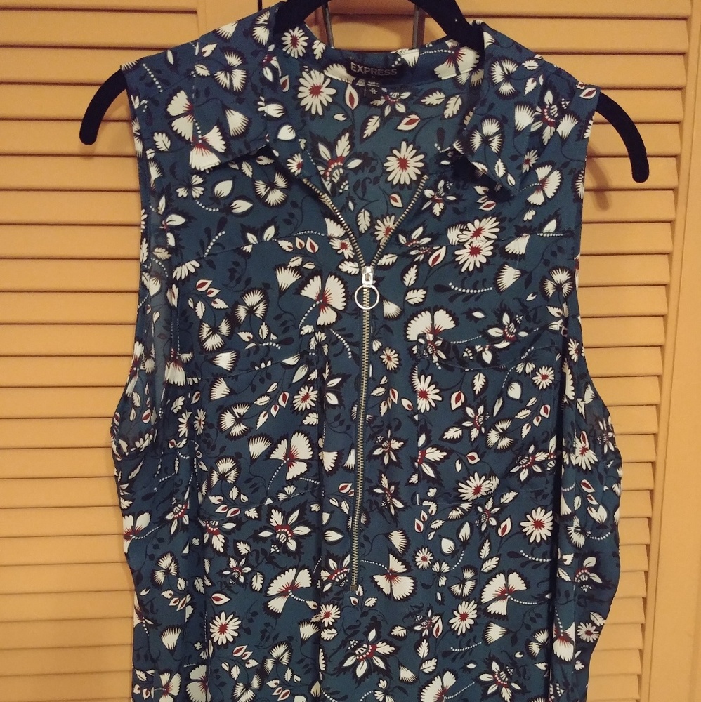 Express flowery print sleeveless blouse